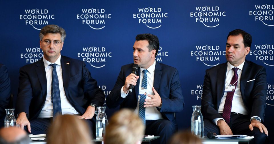 Заев од Женева: Гледам светлина!