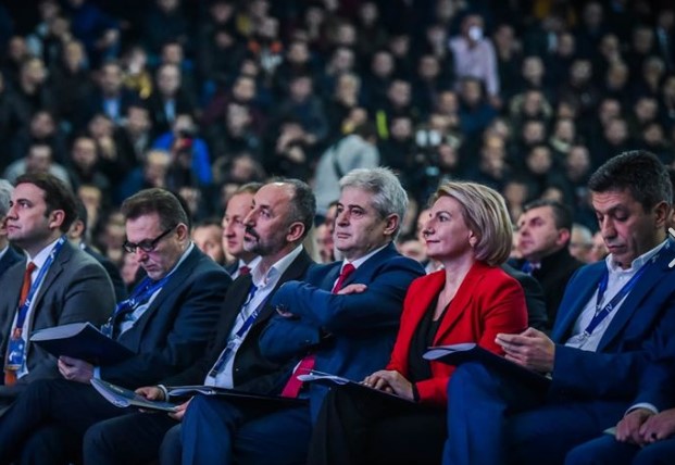 Функционерите од ДУИ разликата од мининалната до вистинската плата ќе ја дадат за борба против короната