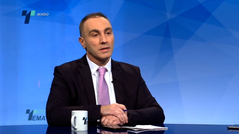 Груби: Апсурдно е со тројца Македонци да дискутирам за од Господ дадено право да зборувам албански