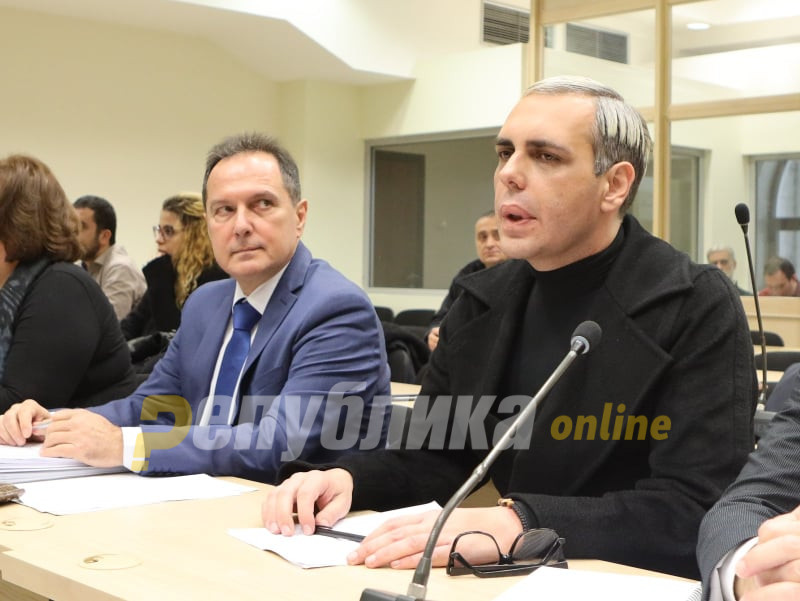 Среќна Нова година, им посака Боки 13 на новинарите