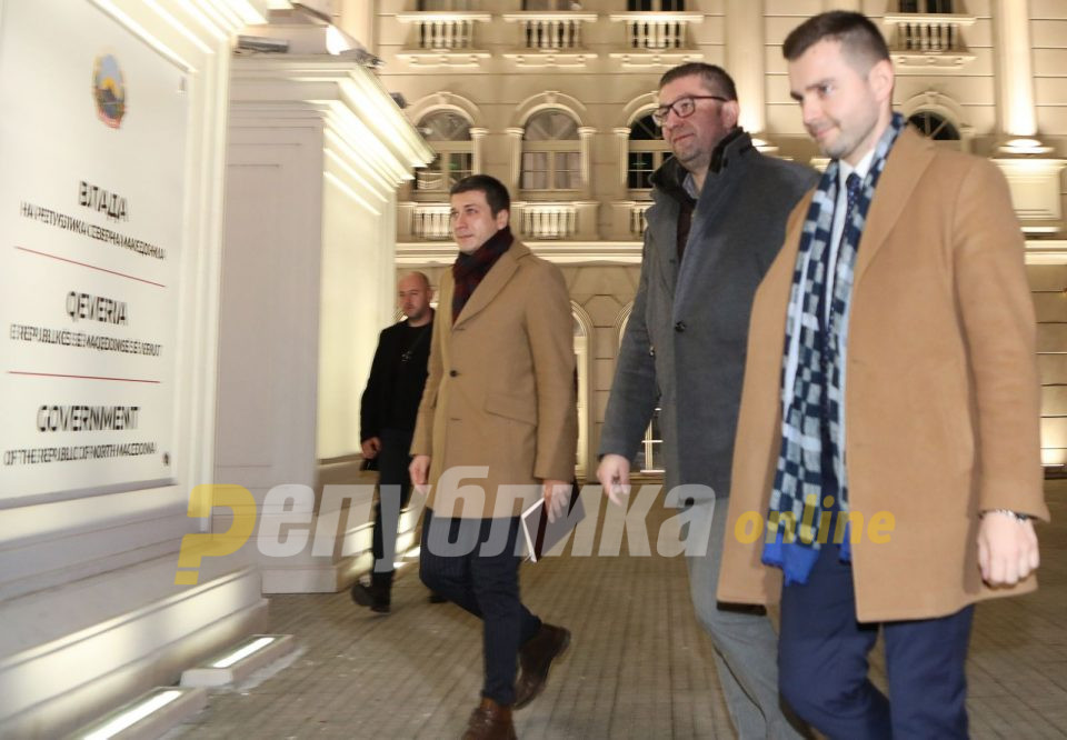 Во живо: Изјави по средбата на Мицкоски со премиерот во заминување Заев