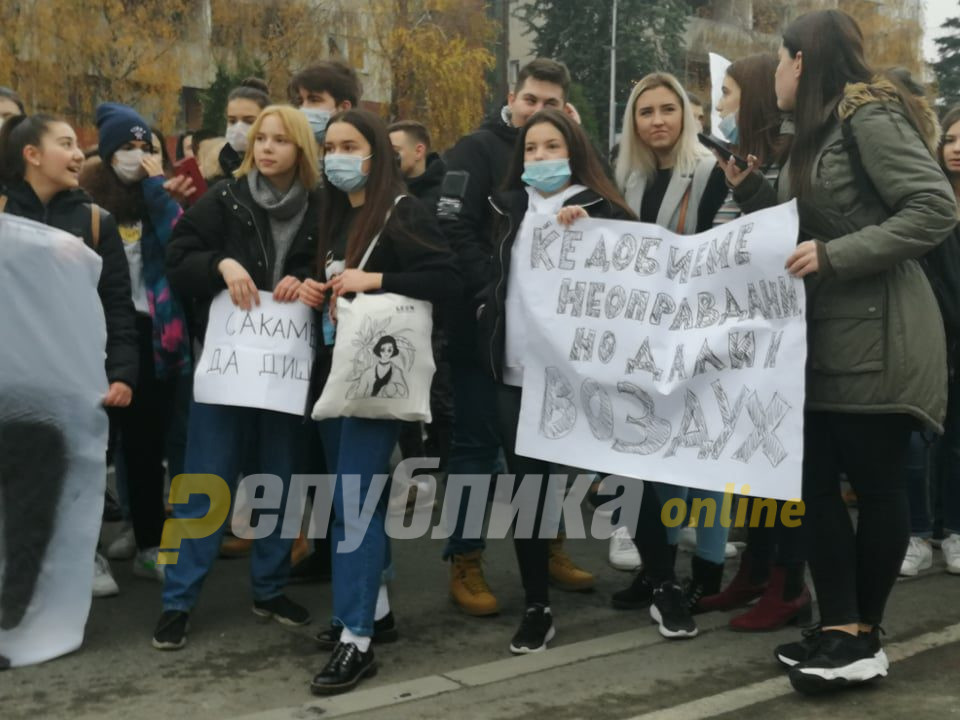 Средношколците апелираат во битката за чист воздух да им се приклучат родителите, професорите и студентите