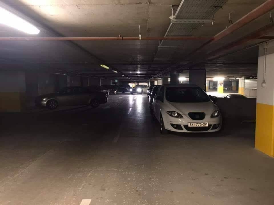 Службени коли на МВР се кријат во подземните паркинзи во „Џеваир скај сити“