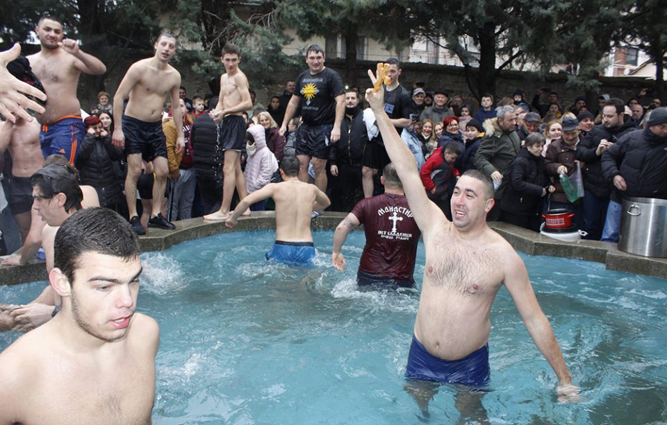 Дејан Цветановски го фати светиот крст во Куманово