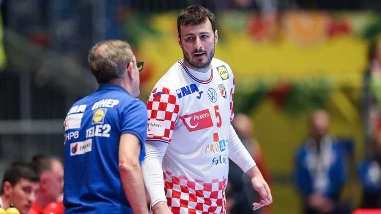 Гајле им е за играчите, важен им е само профитот: На Дувњак му се прелеа чашата