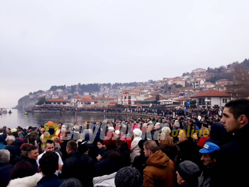 Петар Рупески од Варош по петти пат го фати крстот во Охрид