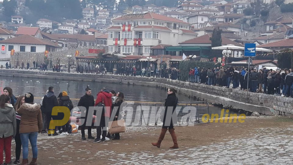 Охрид се подготвува за осветување на водите на езерото