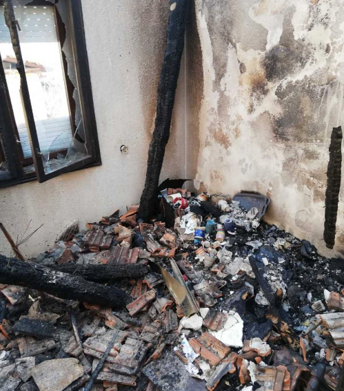 Куќата им изгоре во пожар: Апел за помош на семејство Арсоски од Кичево