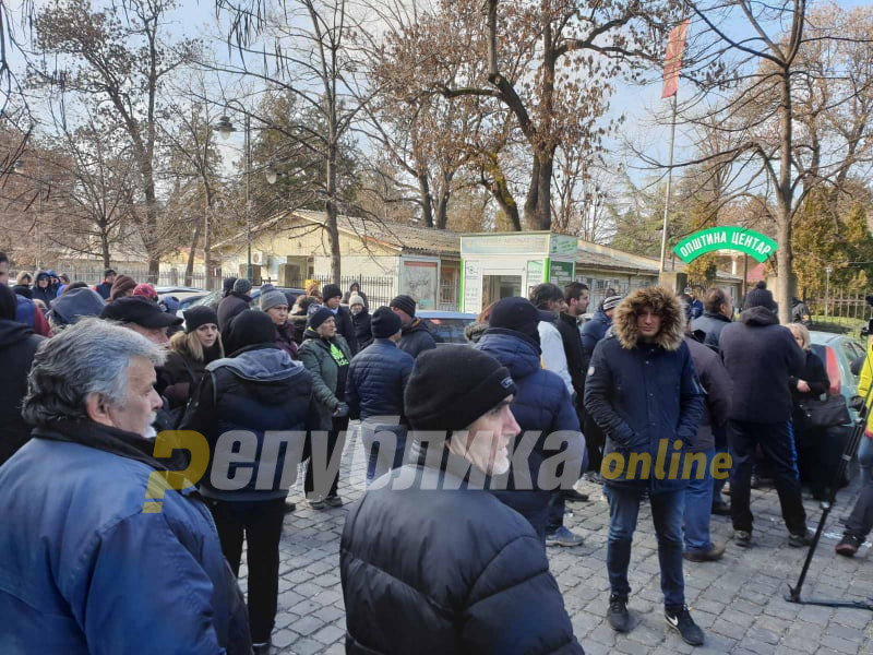 Постигнат договор за паркингот кај „Аутомакедонија“: Пазарџиите, ЈП Паркинзи и Саша Богдановиќ најдоа решение