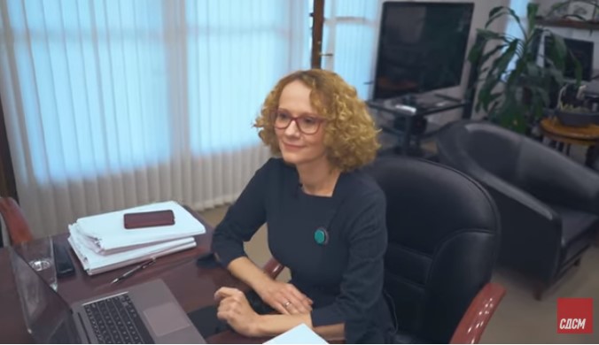 Шекеринска: Ако не бев политичар, ќе бев учителка