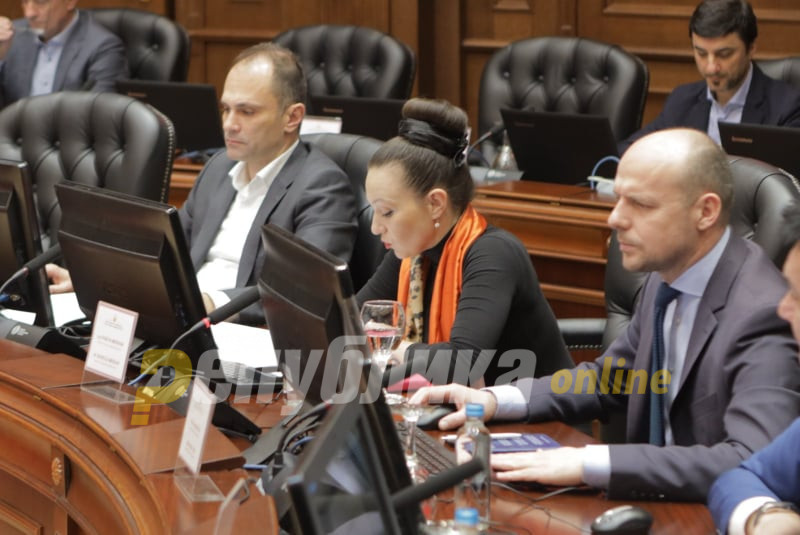 Министерката Мизрахи се сретна со претставници на децата без родители: Не се спроведувала програмата за вработување на деца без родители