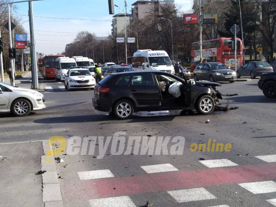 Тешка сообраќајна несреќа на Партизанска, 4 лица повредени