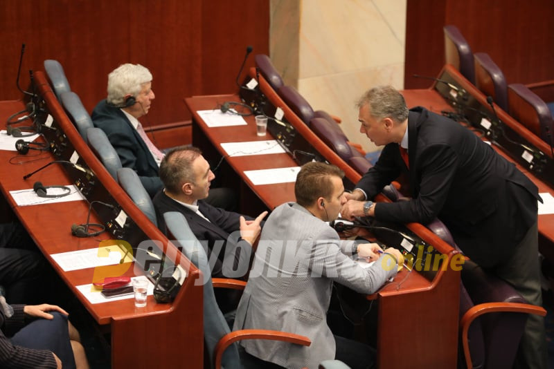 Ахмети за половина час ќе тргне од Кичево за да гласа во Собранието, рече Груби