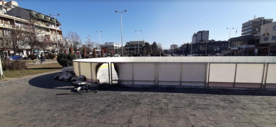 Изгорено и со дупки: Уште малку ќе дојде пролет а Тетовци не видоа лизгалиште