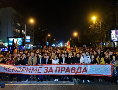 „Нова24ТВ“ за корупцијата: Заев протестира против себе, а државни пари завршуваат во луѓе блиски до владата