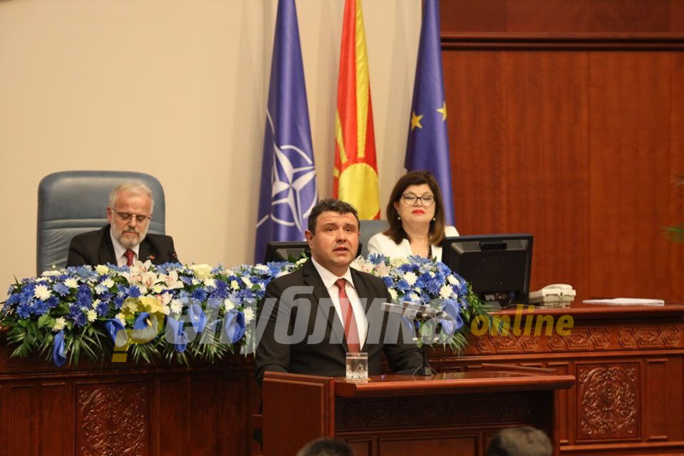 Мицевски: Цел ден чекаме за да свикате седница во 22 часот за закон за спас на Заев