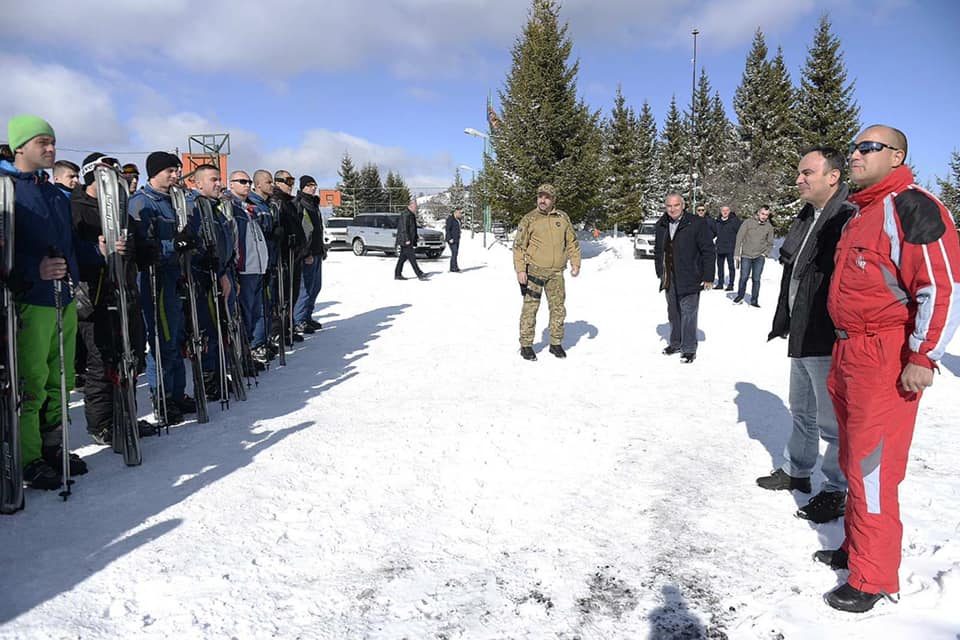 Чулев во посети семејствата на загинатите бранители и „Тигрите“