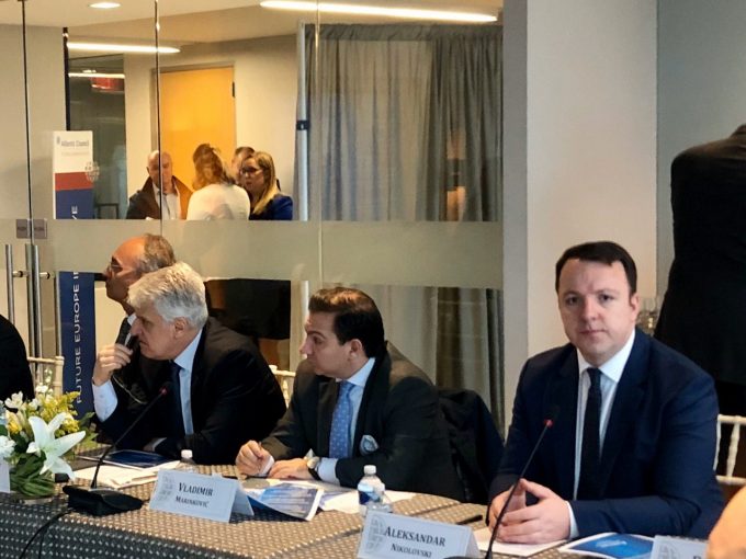 Економски развој на Македонија со помош на САД е клучен за иднината