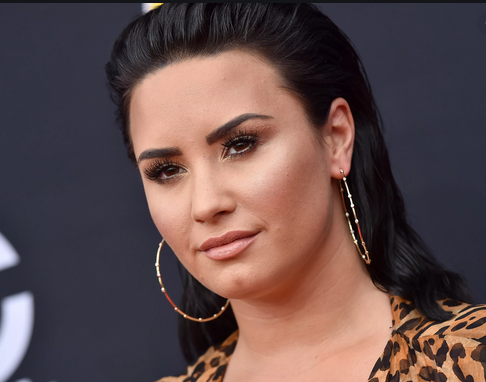 Деми Ловато со шокантно признание: „Сакам и мажи и жени!“