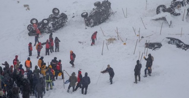 Расте бројот на загинати во лавините во Турција