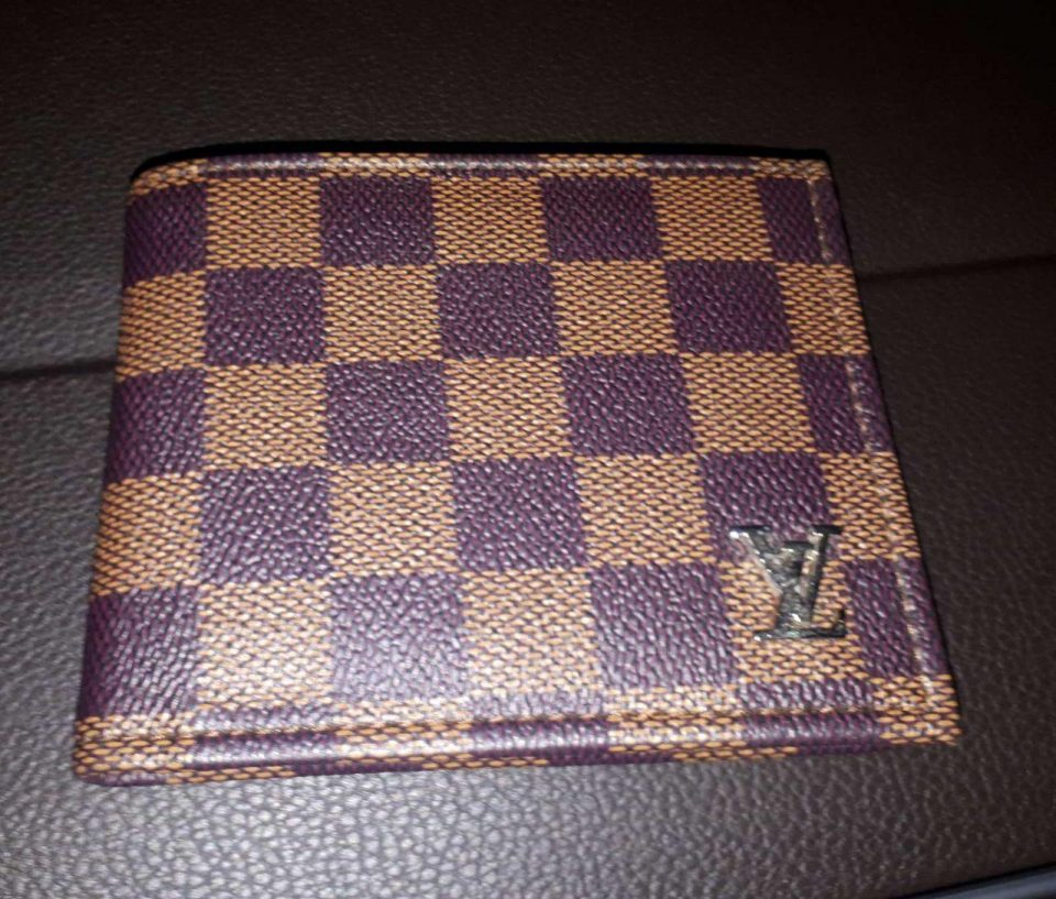 Мицкоски му подари празен паричник „Луј Витон“, Заев му го врати: Вие сигурно го сакате полн