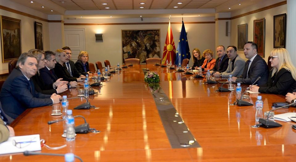 Македонија заслужува фер и демократски избори