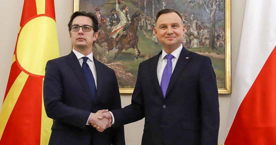 Полска го утна знамето на Македонија