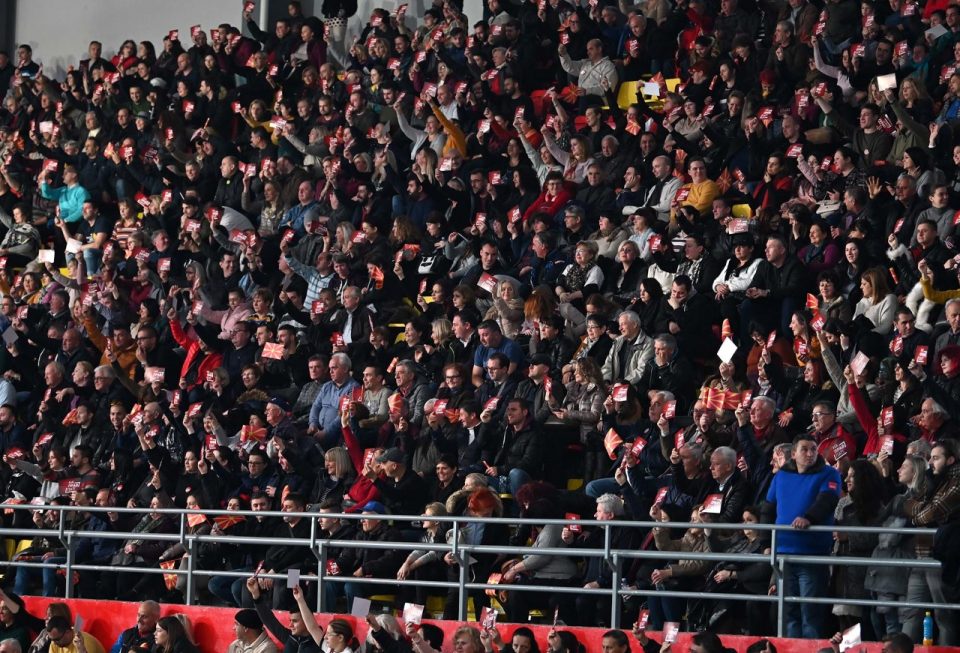 Да се забранат јавните собири, препорака од Министерството за здравство до Владата