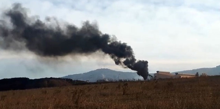 Црн чад во околината на Кавадарци, граѓаните вознемирени