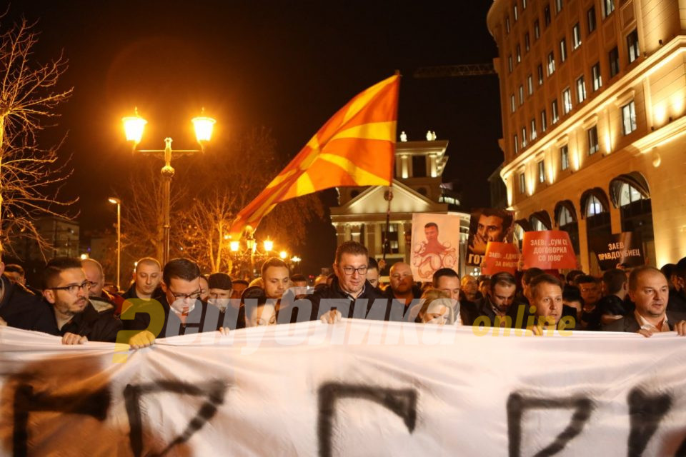 Народот дава црвен картон за Заев, обвинителството и судството