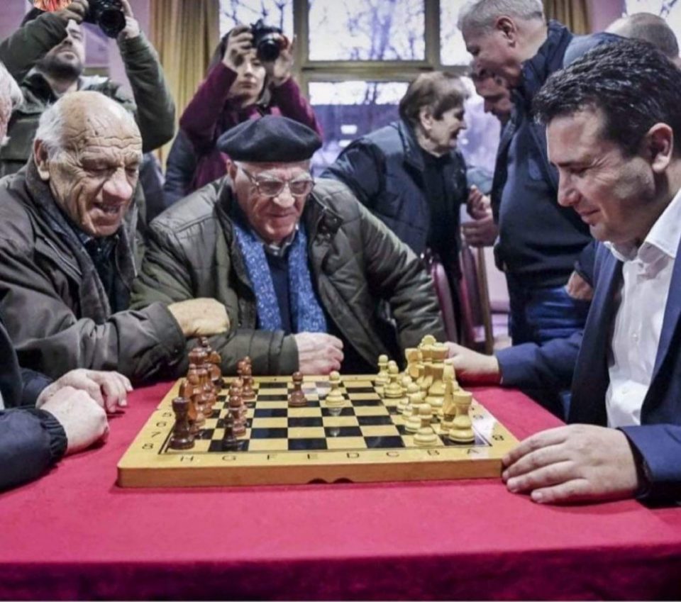 Заев си направи шах-мат – Каква игра во политиката, таква и на шаховската табла