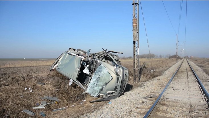 Во кобна трка со возот од Македонија, загинаа двајца млади Срби