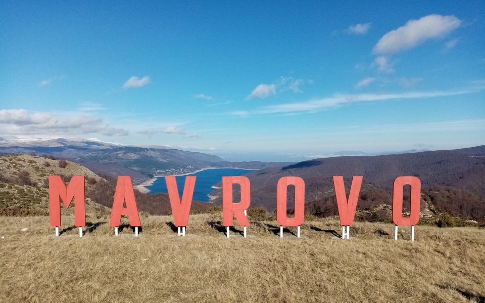 Владата препорачува сите затекнати лица безбедно да ги напуштат викенд куќите во Маврово и Ростуше