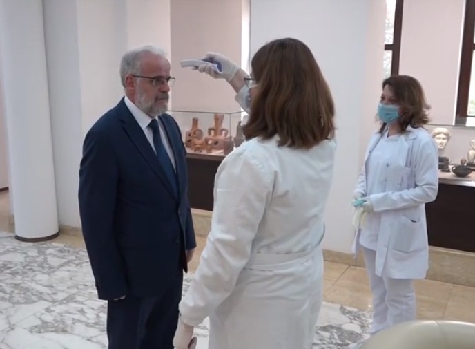 Никој немаше покачена температура: Во тек е состанокот на Советот за безбедност посветен на короната