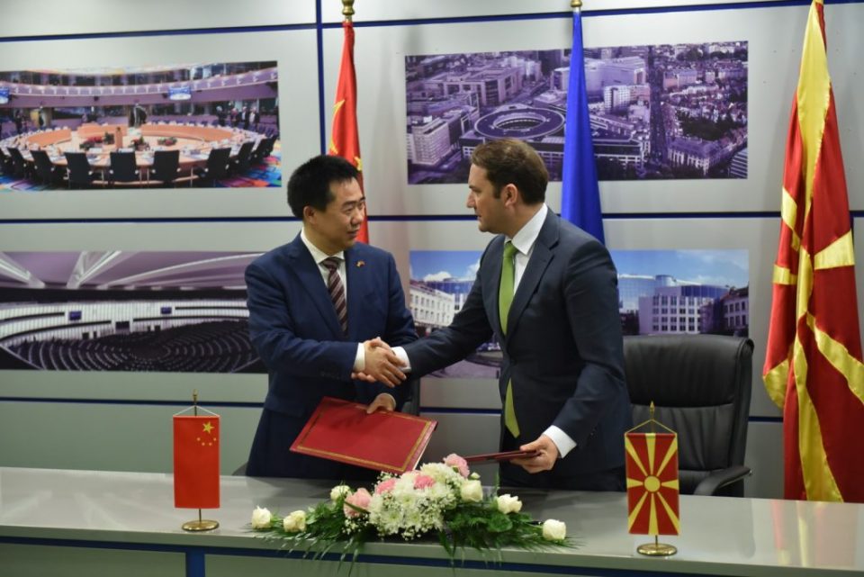 Донација од Кина: 4 милиони евра за 104 амбулантни возила, минибуси и опрема во здравството