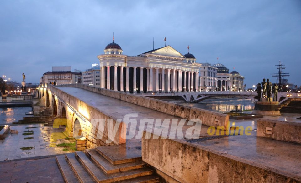 Водостојот на Вардар во Скопје за три часа се зголемил 15 сантиметри