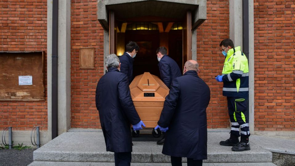 Денеска во Италија 969 луѓе починаа од ковид-19, ова е нов рекорд на светско ниво!