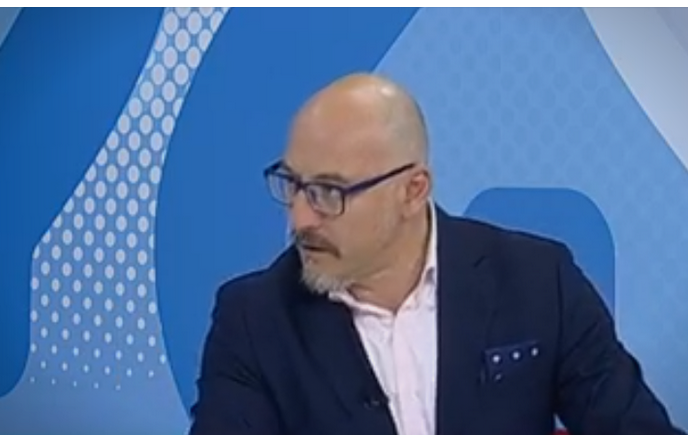 Кескоски: Мерките за коронавирусот се контадикторни