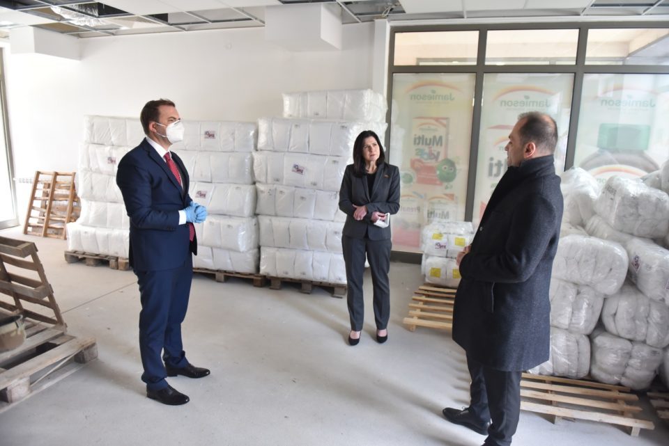 САД донираа заштитна опрема за македонските здравствени работници