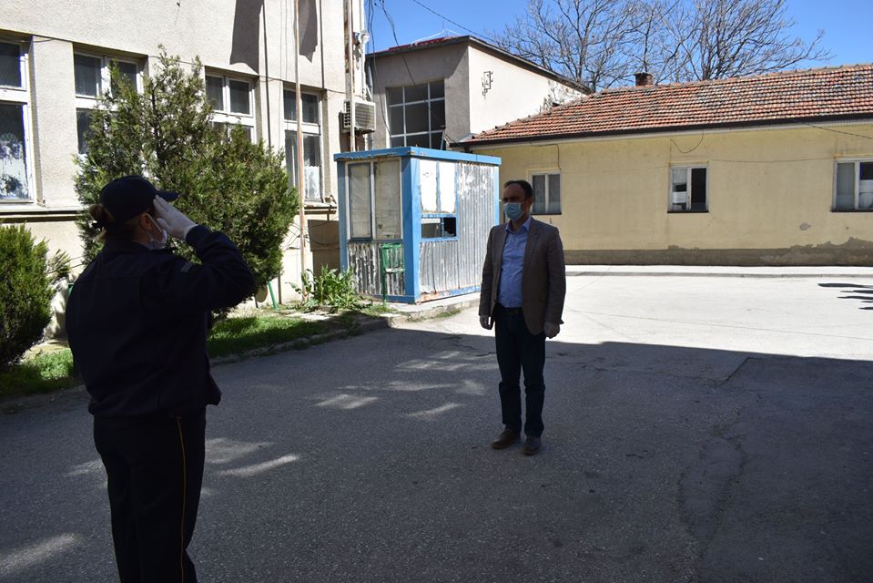 Изгубивме почитуван колега, пријател и вработен, рече министерот Чулев и испрати сочувство за починатиот полицаец