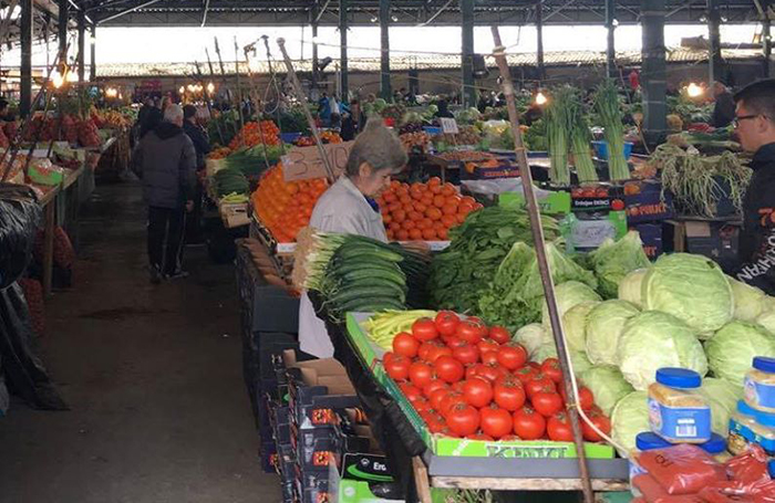 Пазарите преполни со краставици од Албанија и домати од Турција со сомнителен квалитет