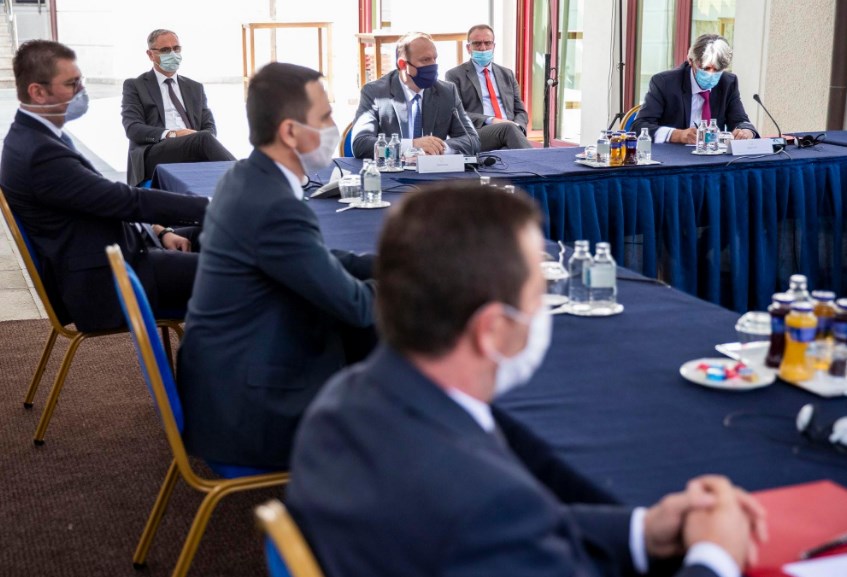 Нема договор за избори: Изјави на лидерите по средбата кај претседателот