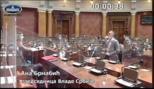 Инцидент во српското Собрание: Бошко Обрадовиќ отстранет од салата