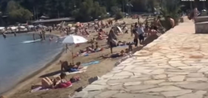 Плажите во Грција преполни со луѓе