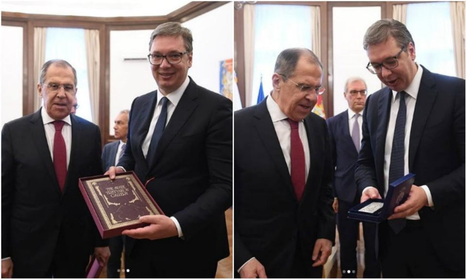Вучиќ и Лавров си разменија подароци