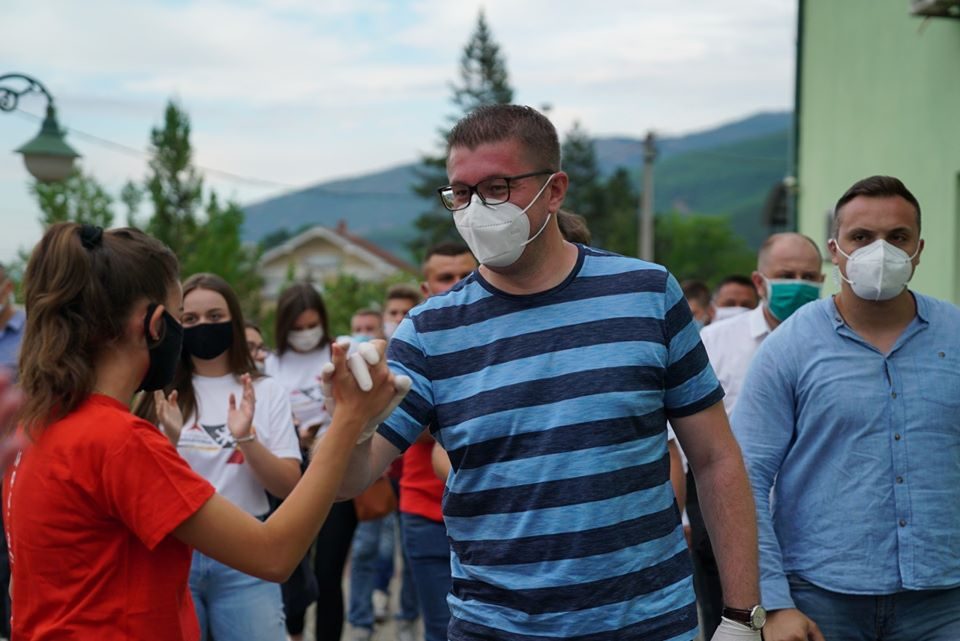 Следете во живо: Мицкоски на средба со жителите на Македонски Брод