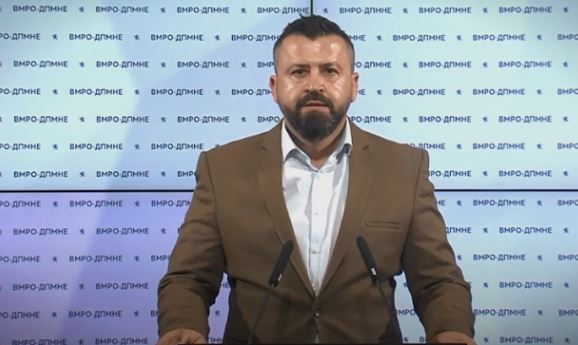 Лазов: Комисијата за заразни болести работи под диригентска палка на Заев, затоа потребно е консолидирање на системот