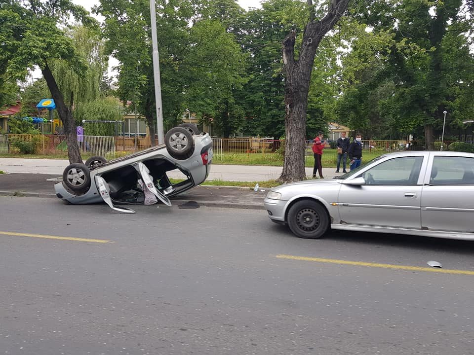 Се преврте автомобил во Автокоманда