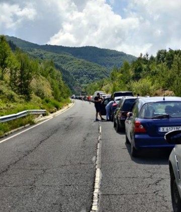 Српските туристи не се откажуваат од одење на море: Во Грција сега одат преку Бугарија