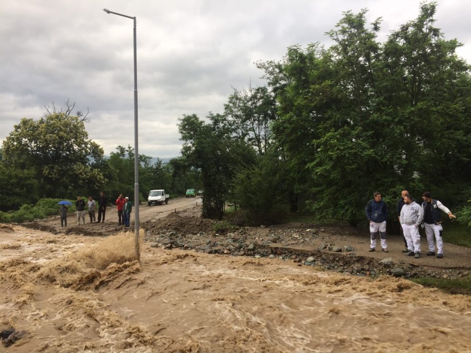 Поплави во Тетовско, непрооден патот Тетово-Јажинце